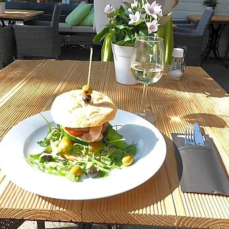 Duinberk En Brasserie 3*
