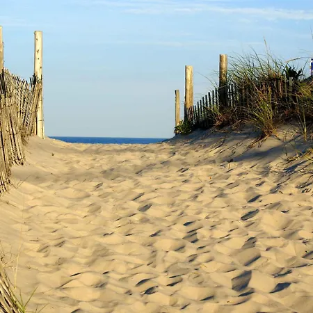 Duinberk En Brasserie מלון