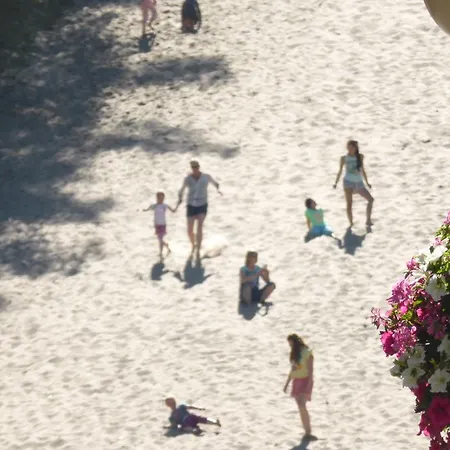 Duinberk En Brasserie סחורל